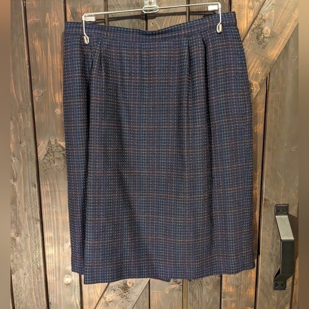Perfect for fall,wool skirt, size 10p